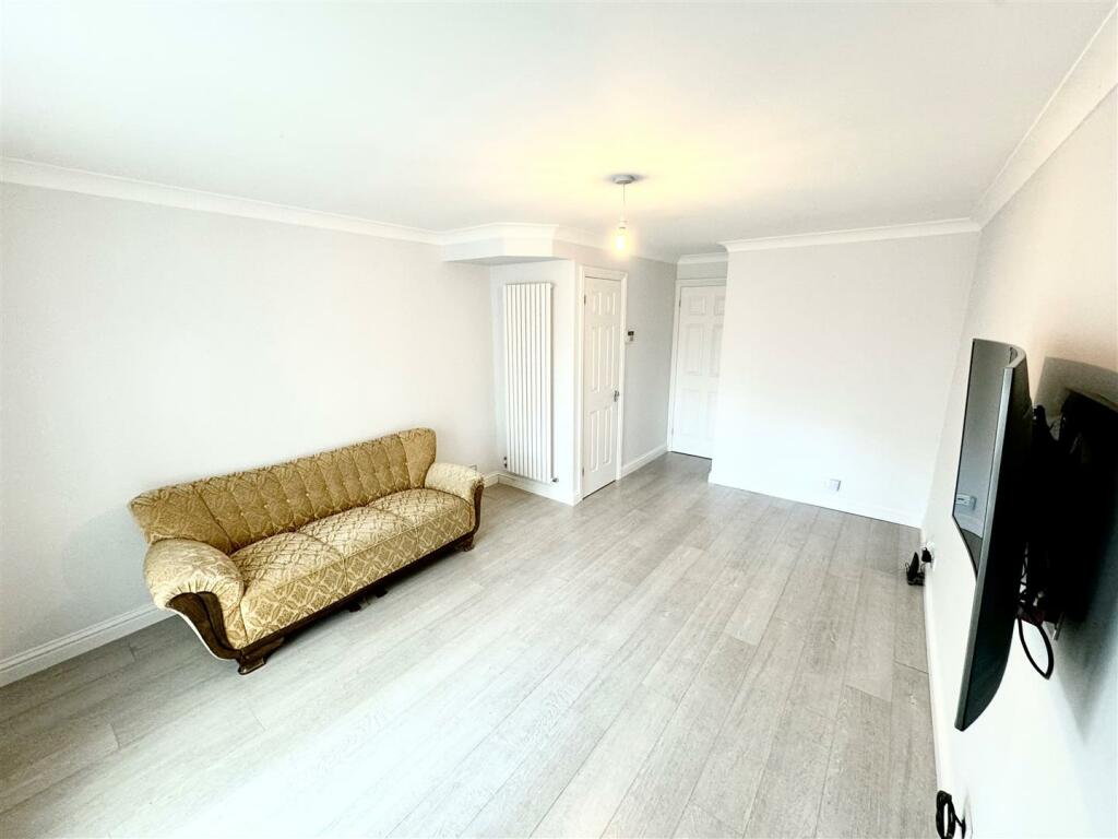 Lounge2.jpg