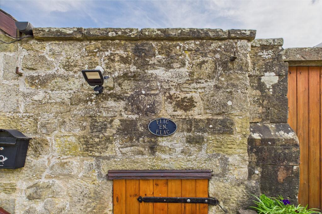 CAM04201G0-PR0080-STILL032