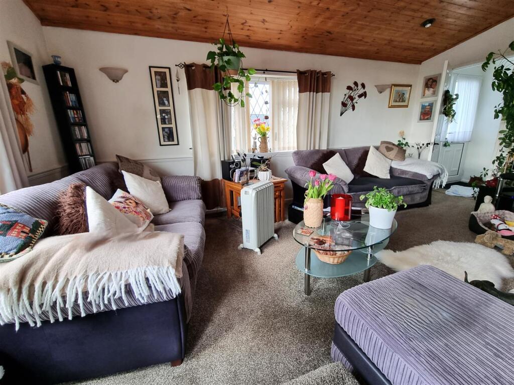 Living Room 2.jpg