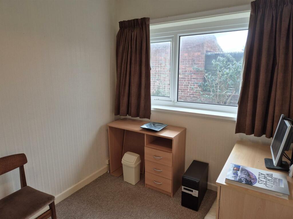 Clive Avenue, 31 - Bedroom Three 2.jpg