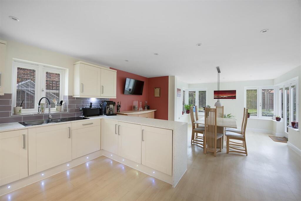 3 Haven Close ph21.jpg