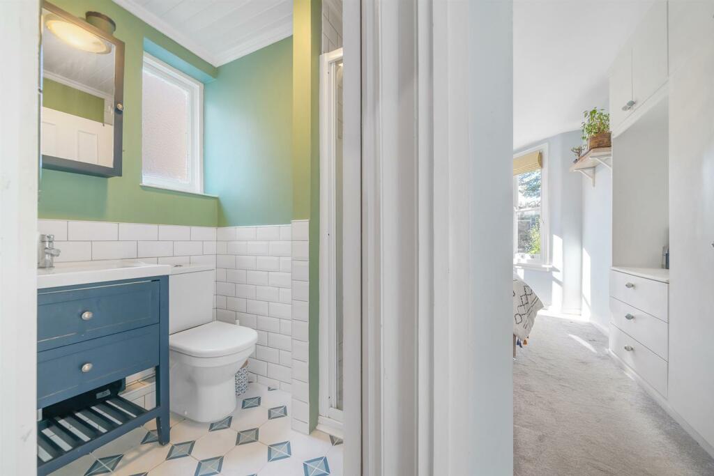 Bathroom (2).jpg