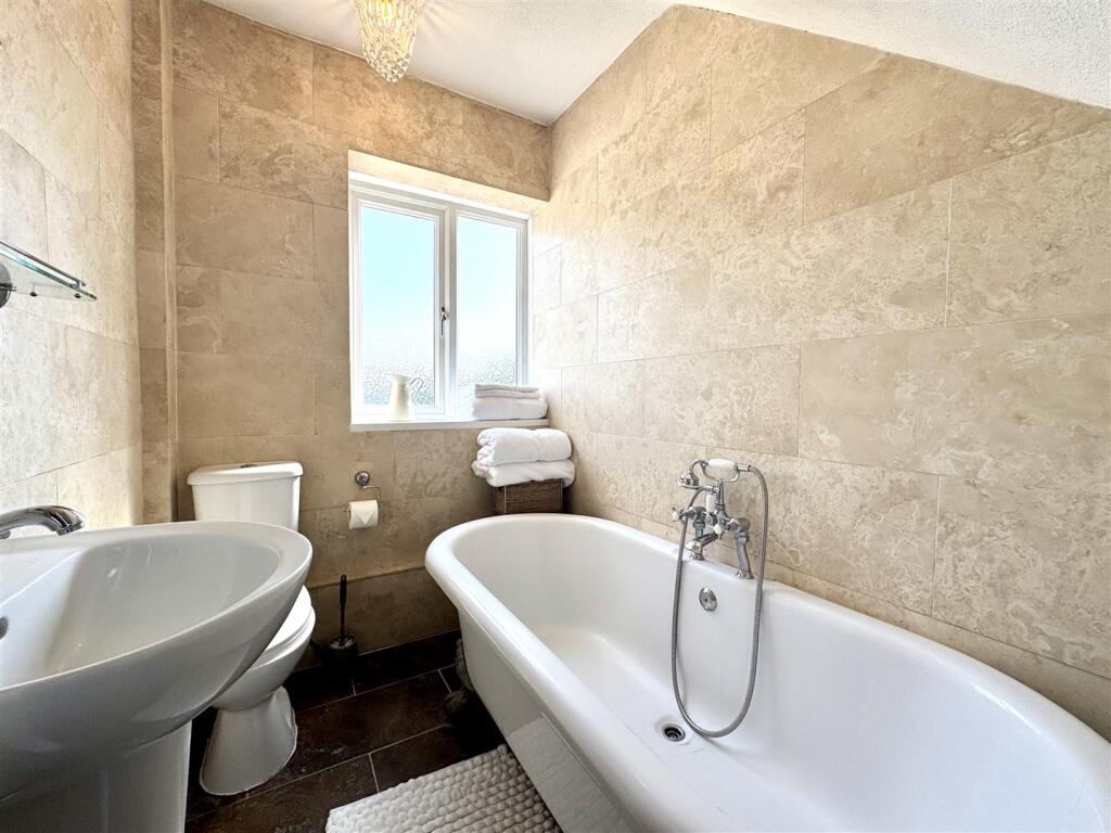 GROUND FLOOR BATHROOM