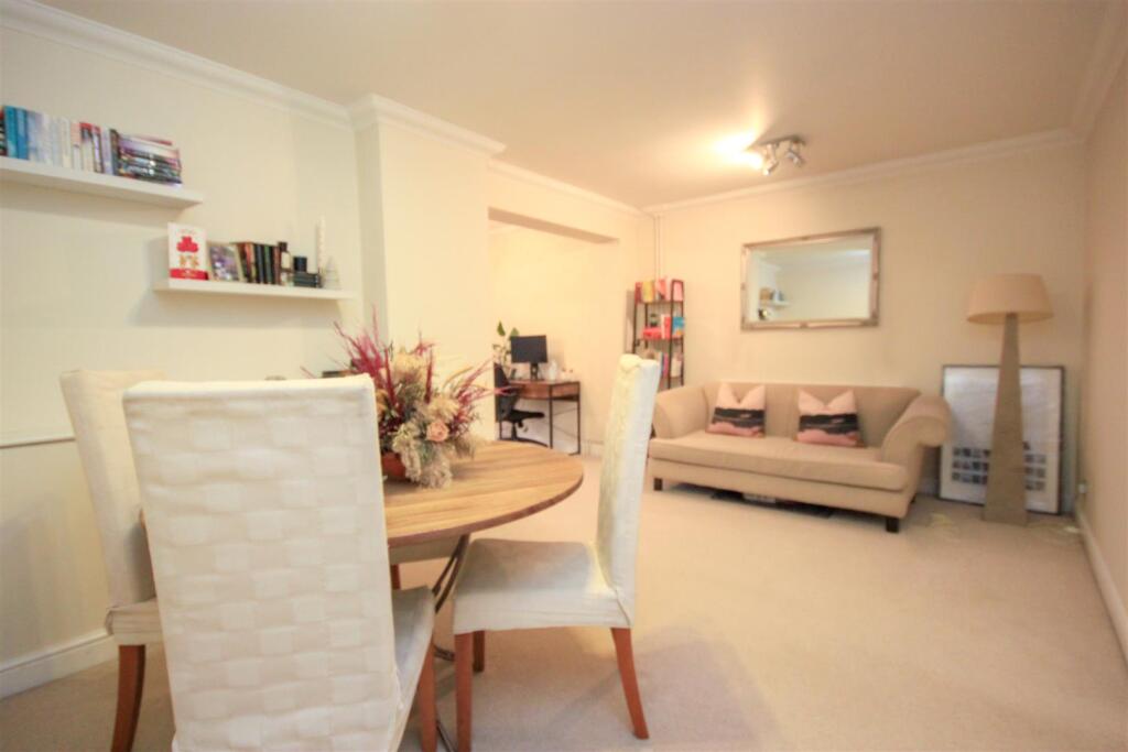 Dining room..jpg