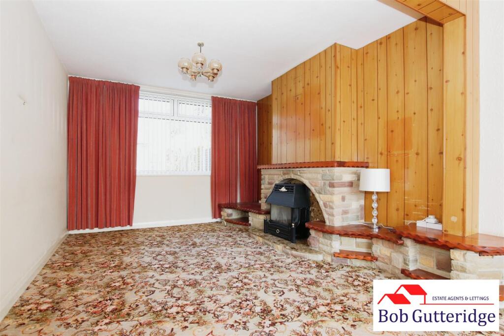 OPEN PLAN LOUNGE/DINING ROOM