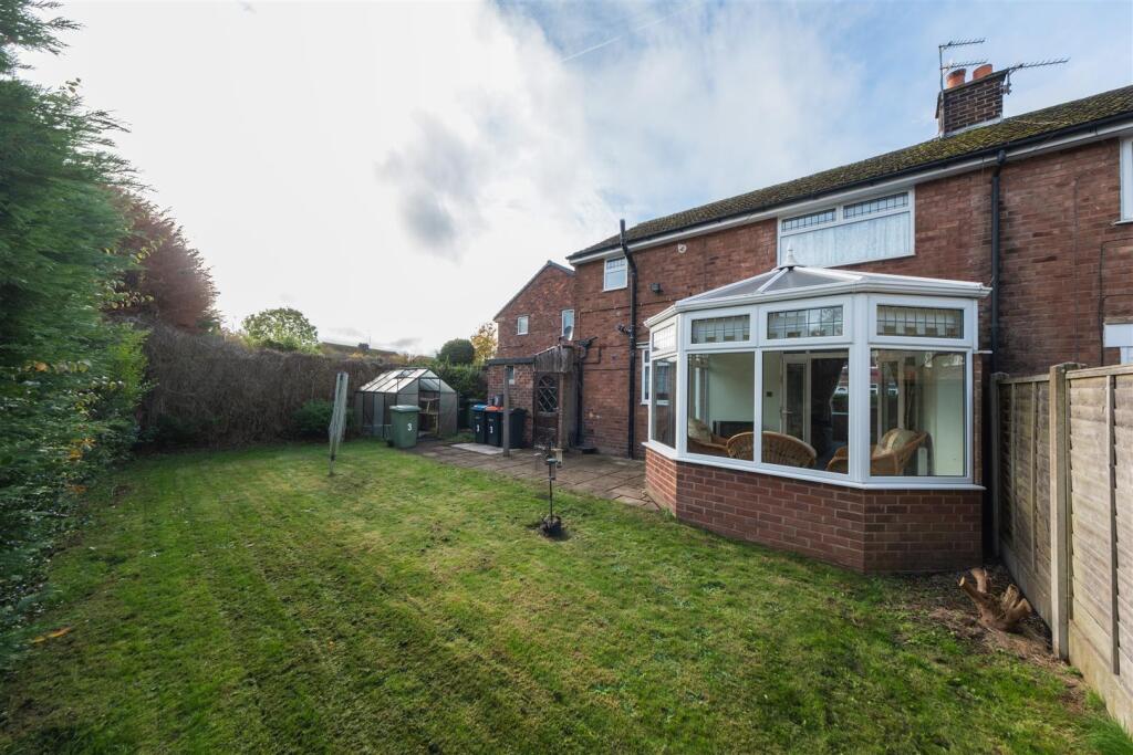 3 Chestnut Close-024.jpg