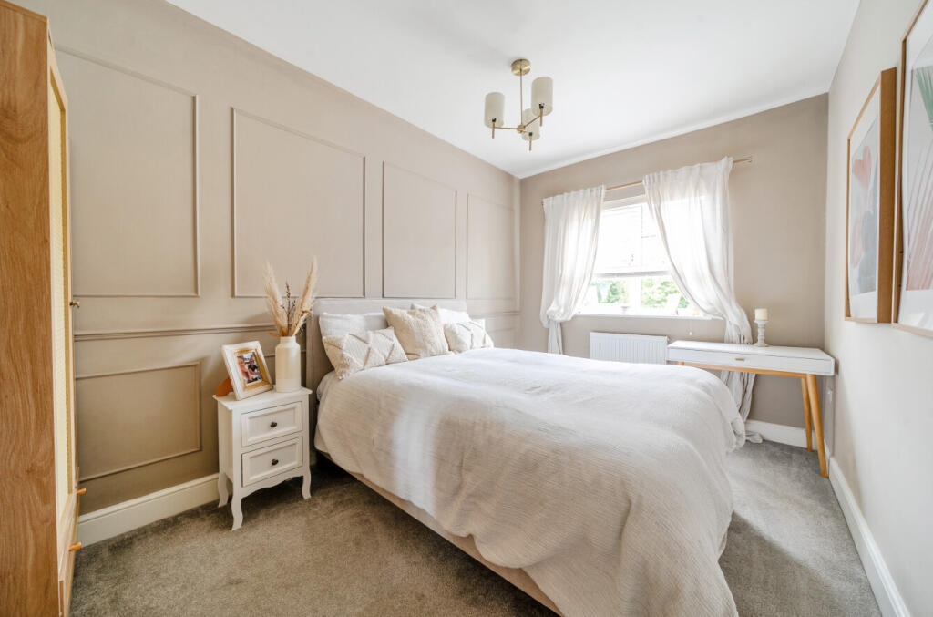 1324763-12-686e7a...