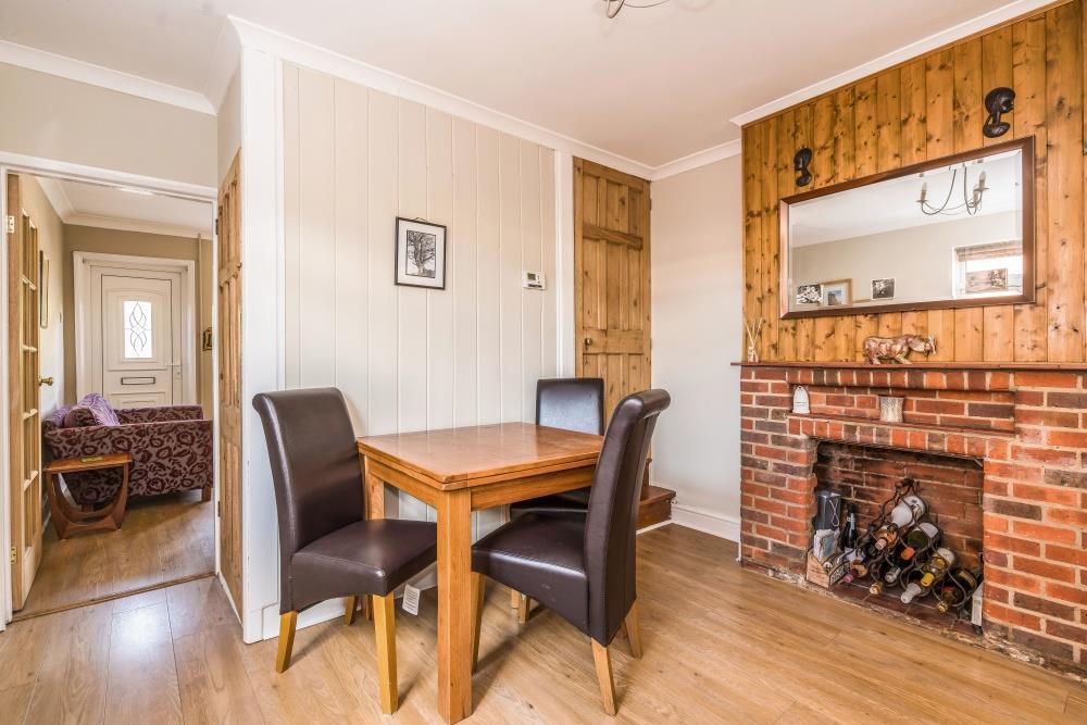 Dining room 1.jpg
