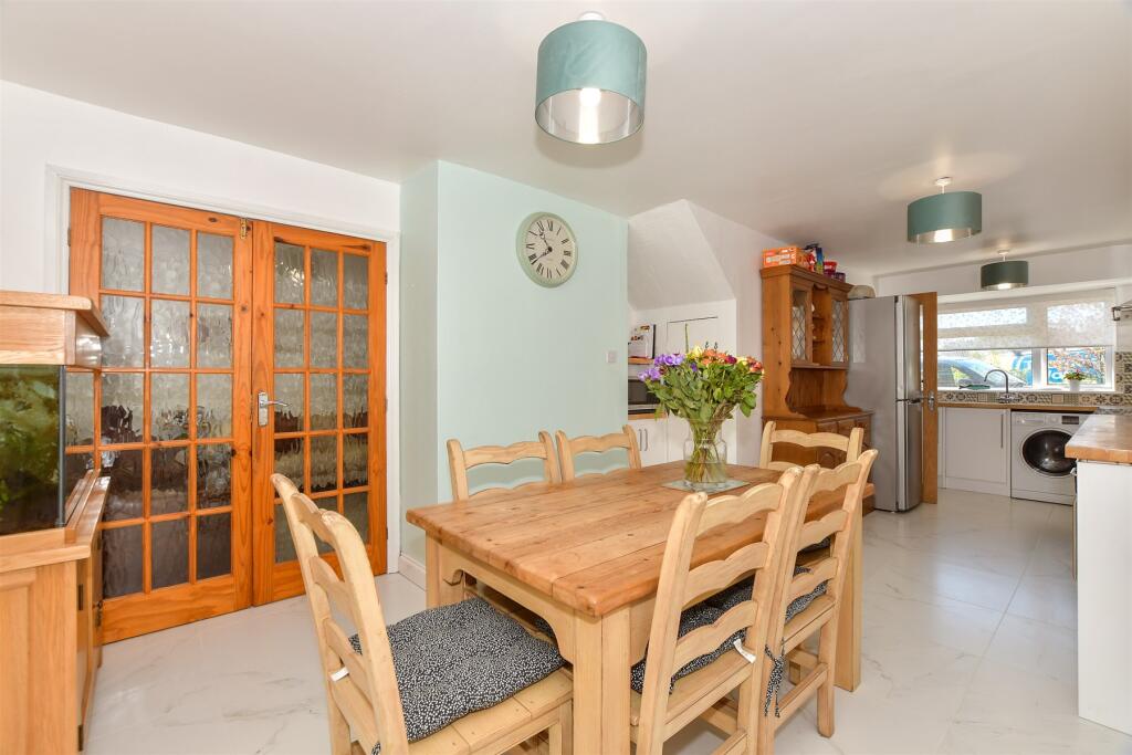 Kitchen/ Breakfast Room