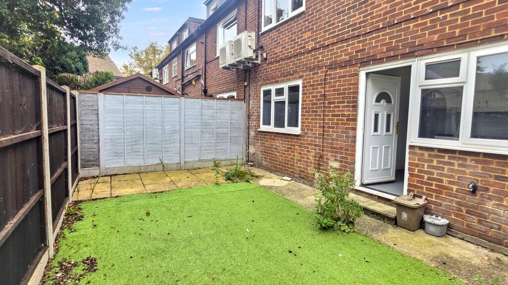 176 Pinewood Green, Iver, Buckinghamshire, SL0 0QJ
