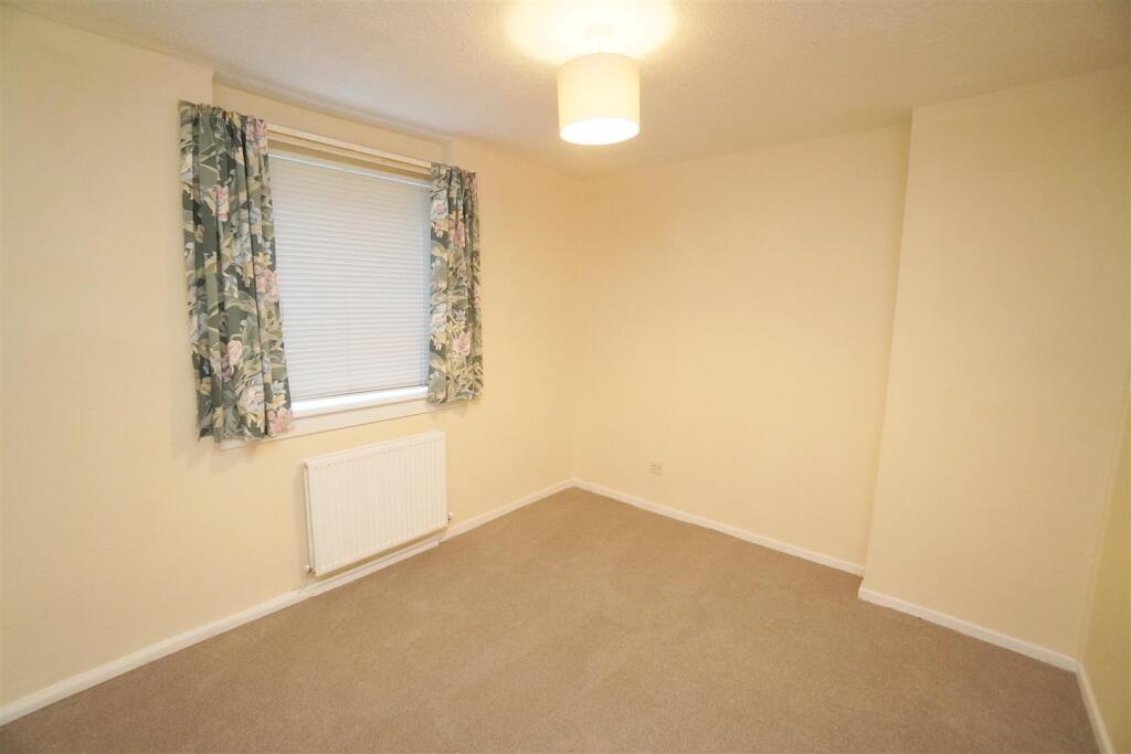 bedroom2.jpg