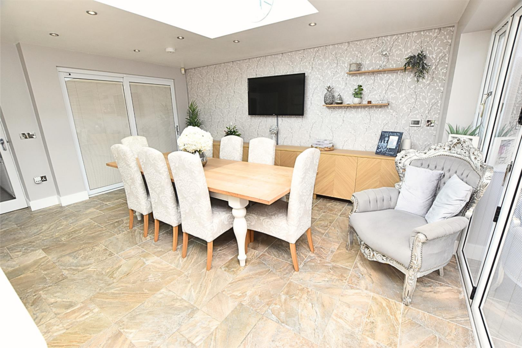 LIVING KITCHEN DINER