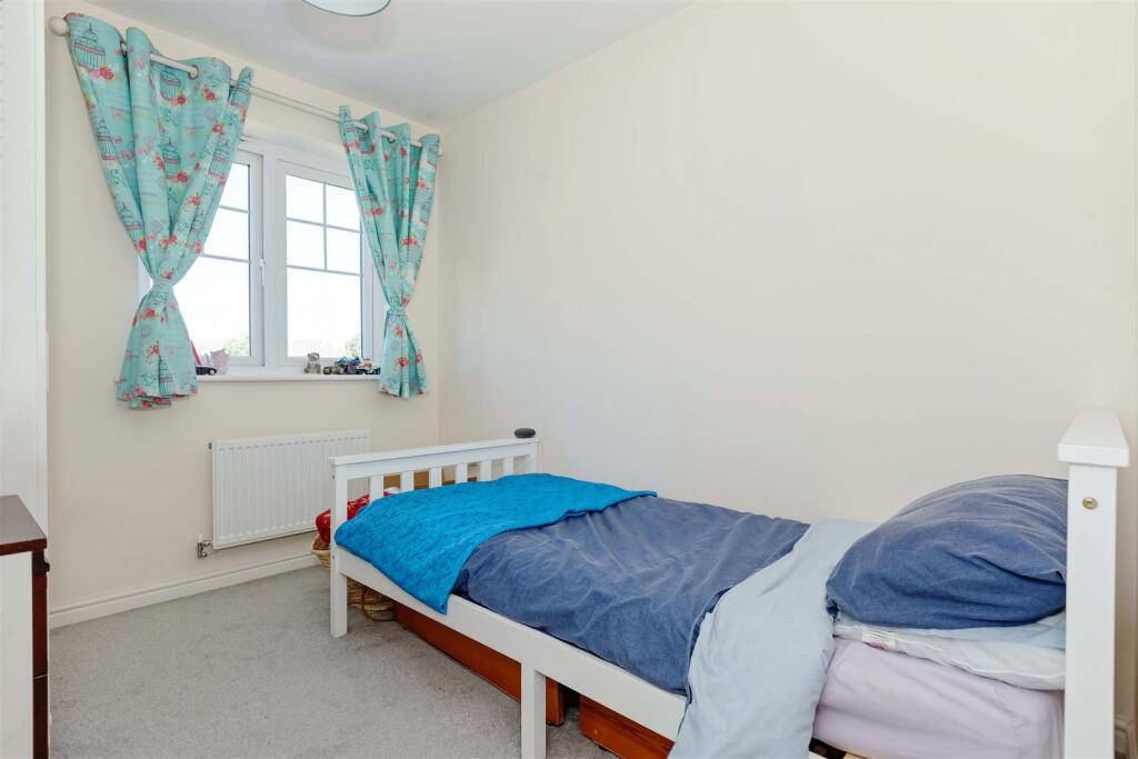 3 Violet Close_1.JPG
