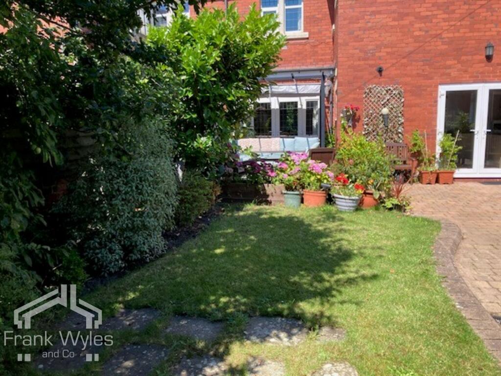 NEW GARDEN PHOTO