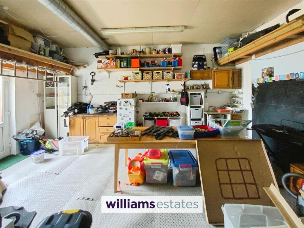 Garage/Games Room