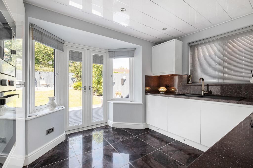 KITCHEN, DINING ROOM AND LOUNGE