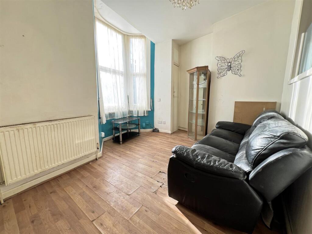 2 - Two Bedroom Flat for Auction, Easton.JPG