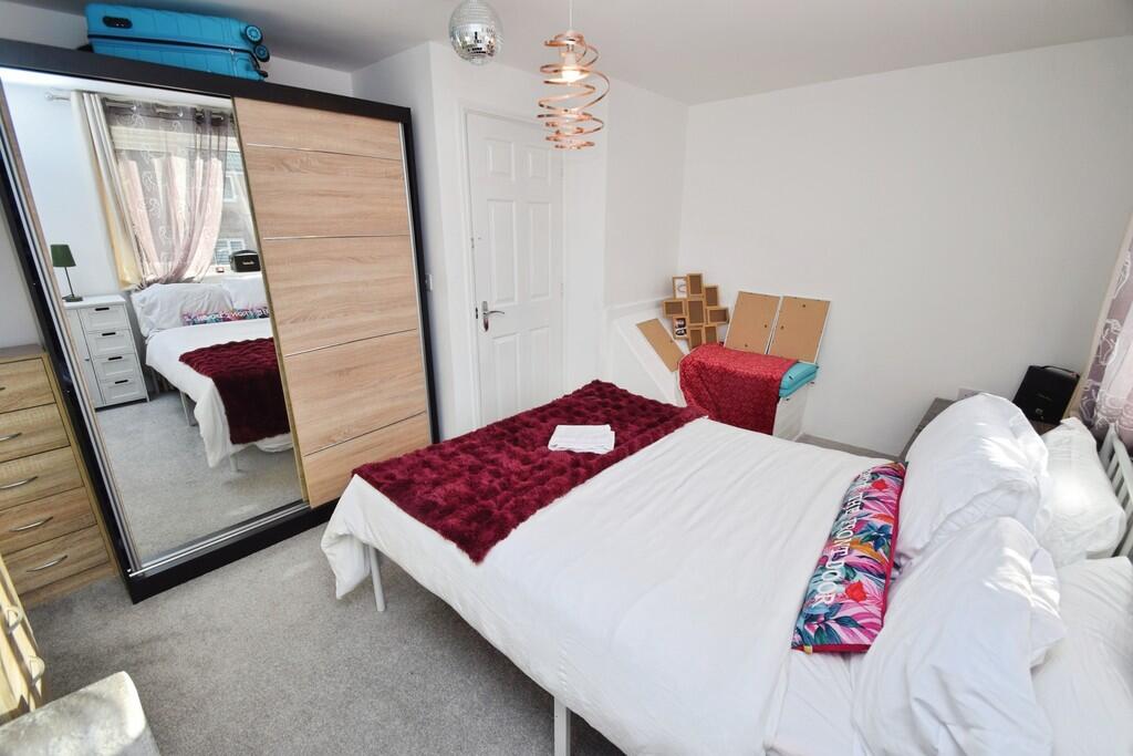 d84ec9cd-Bedroom ...