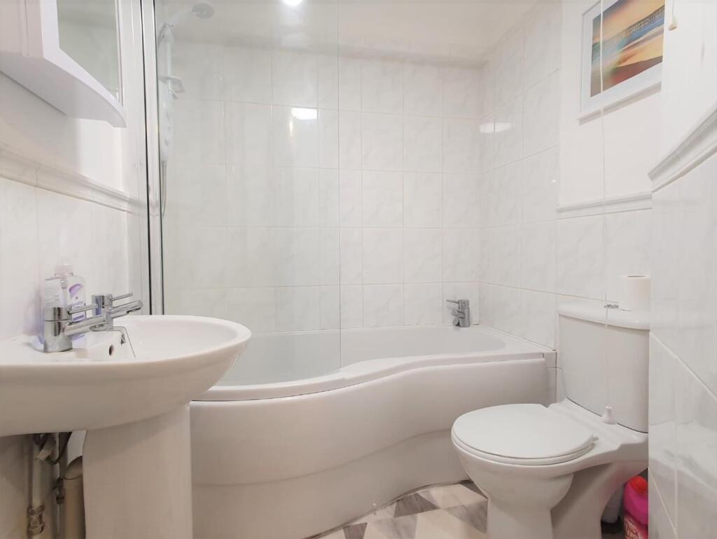 5 Wheal Brake Lodge Bathroom