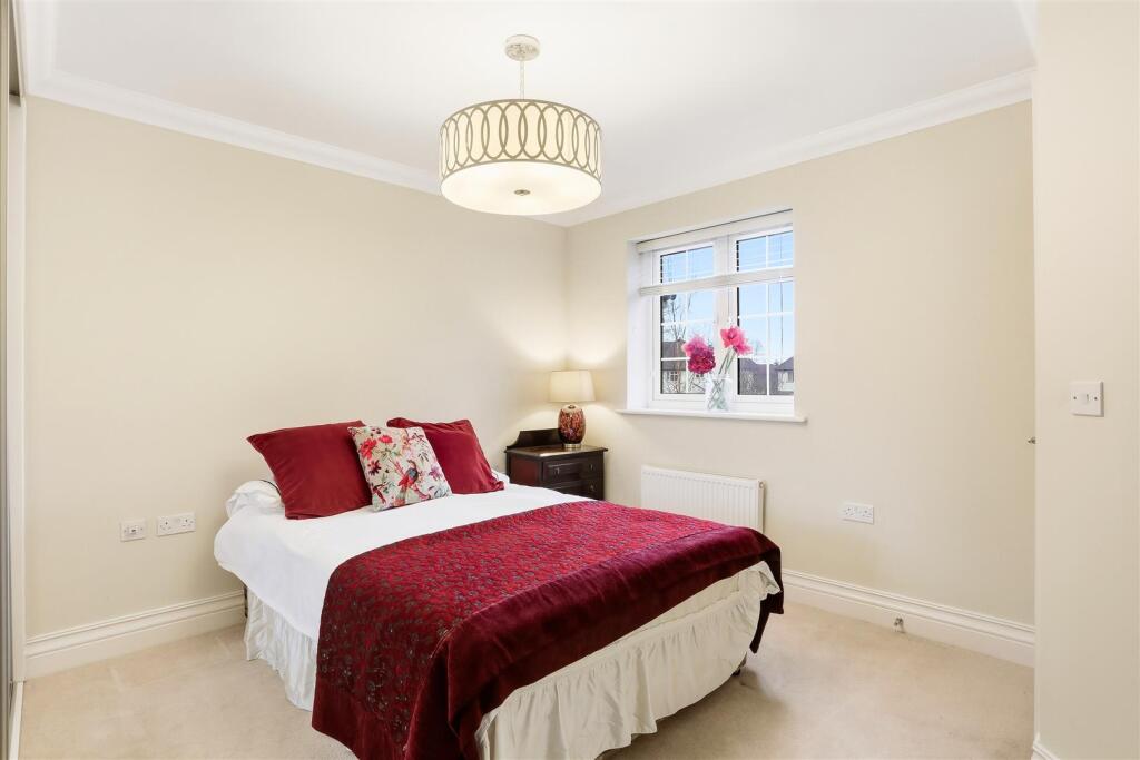 1590753081 - 2 Stanton Grove, KT20 - 15.jpg