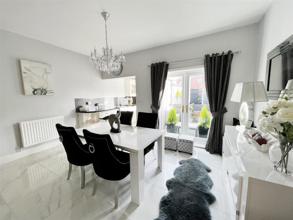 Dining Area pic 1.jpg