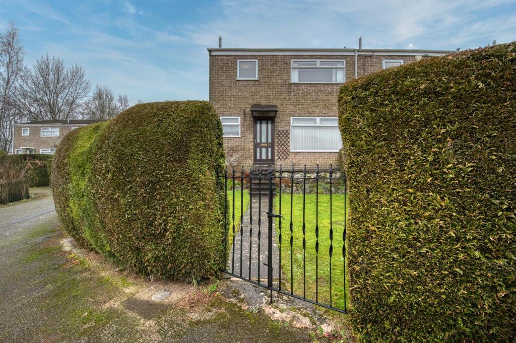 Front gate and front of the home.jpg