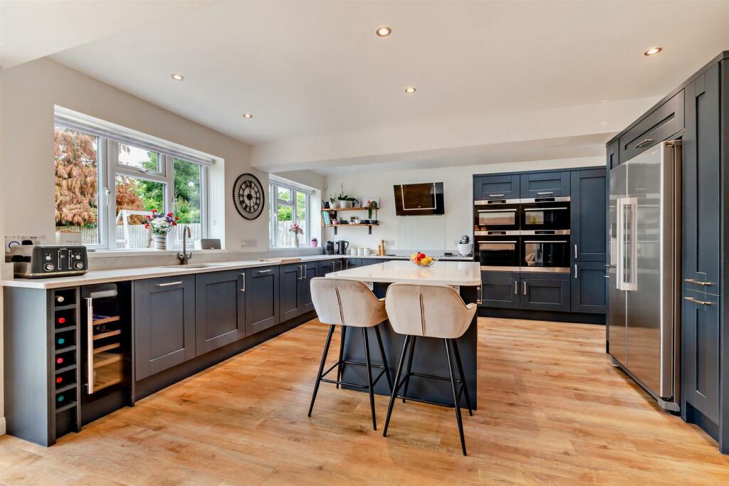 8610451-interior34-800.jpg