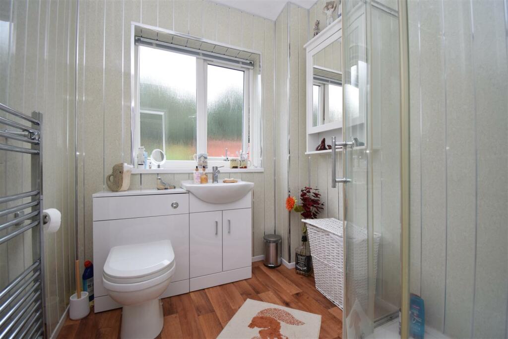 SHOWER ROOM/W.C.