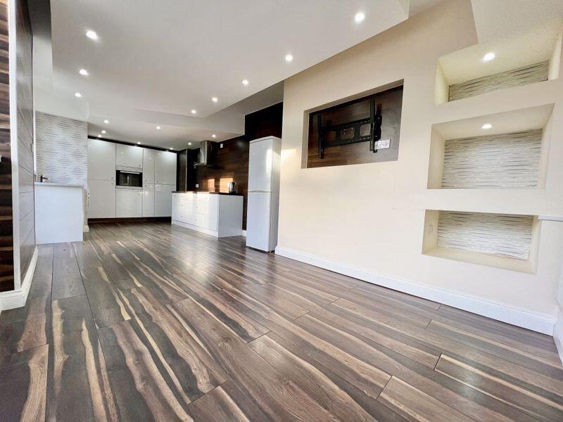Kitchen/Dining area