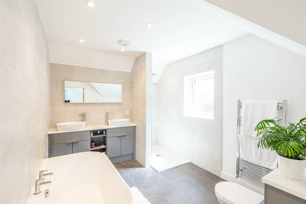Primary En-Suite
