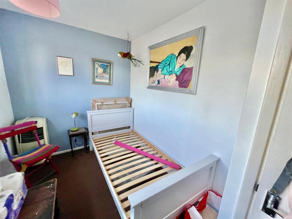 8 Ashwood Rd Bed 3.jpg