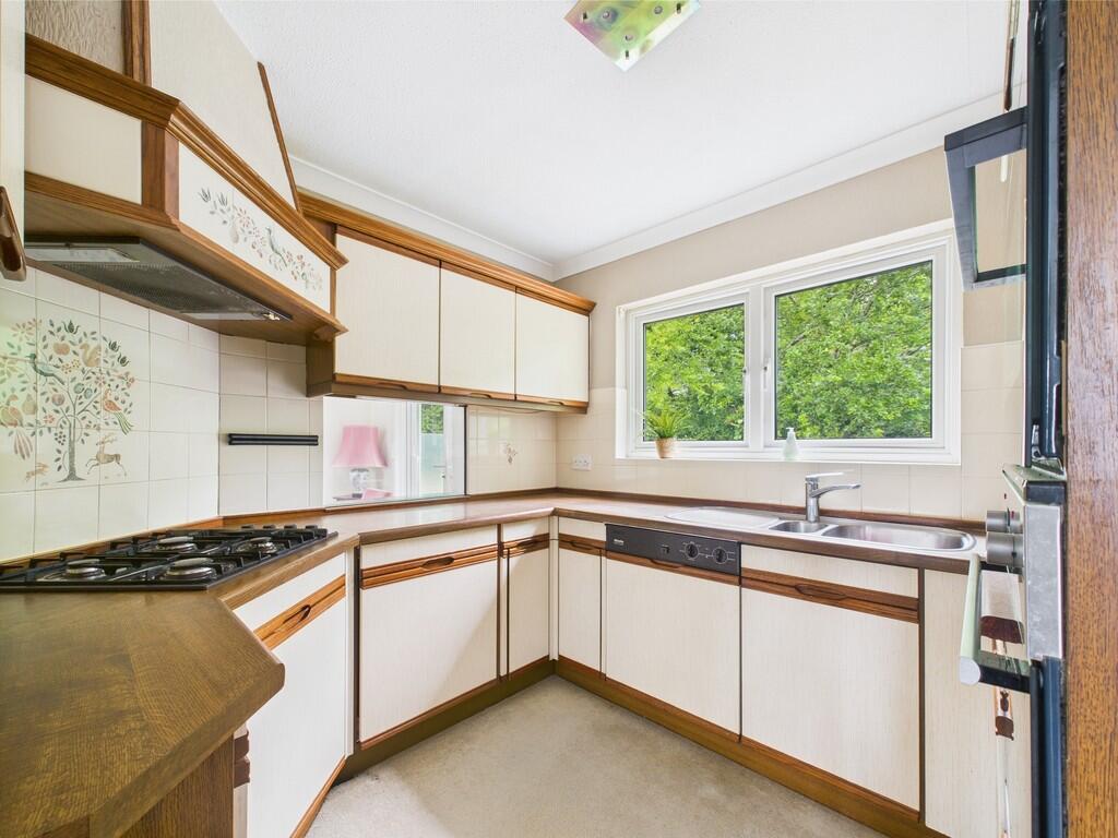 CAM02089G0-PR0483...