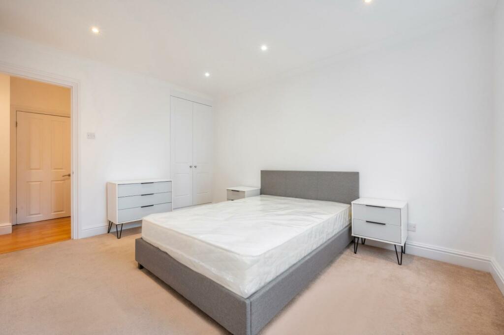 bedroom (1).jpg
