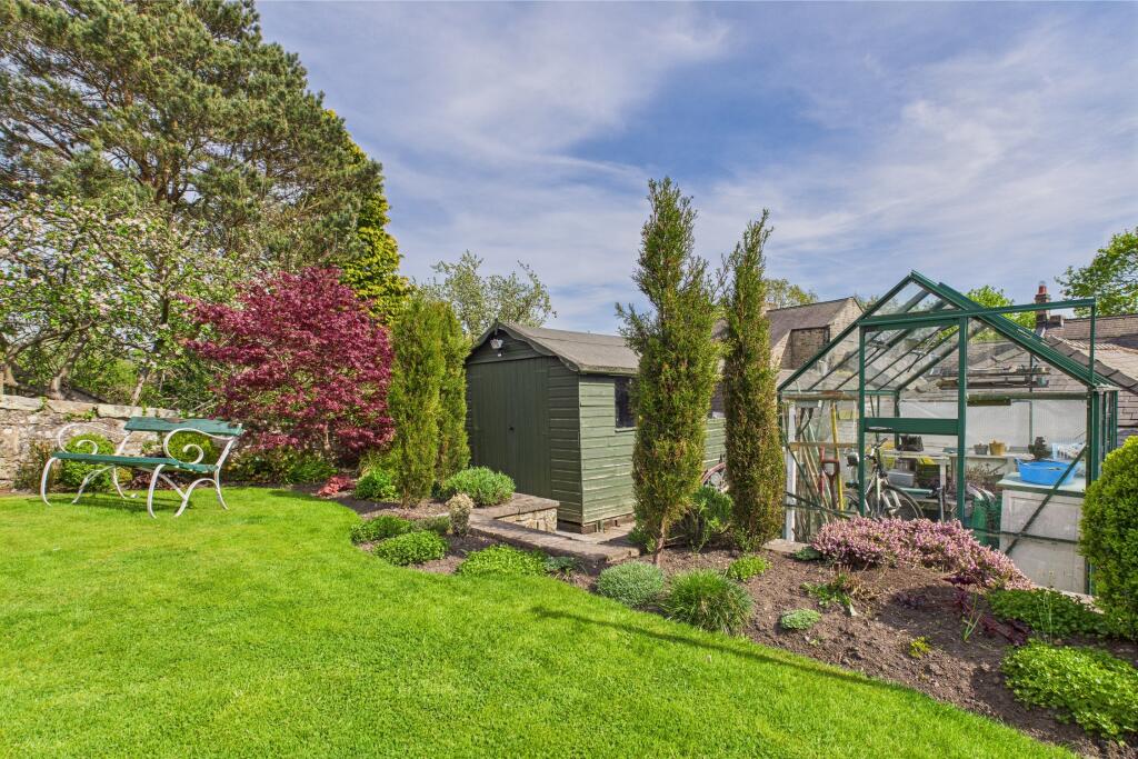 CAM04201G0-PR0080-STILL007