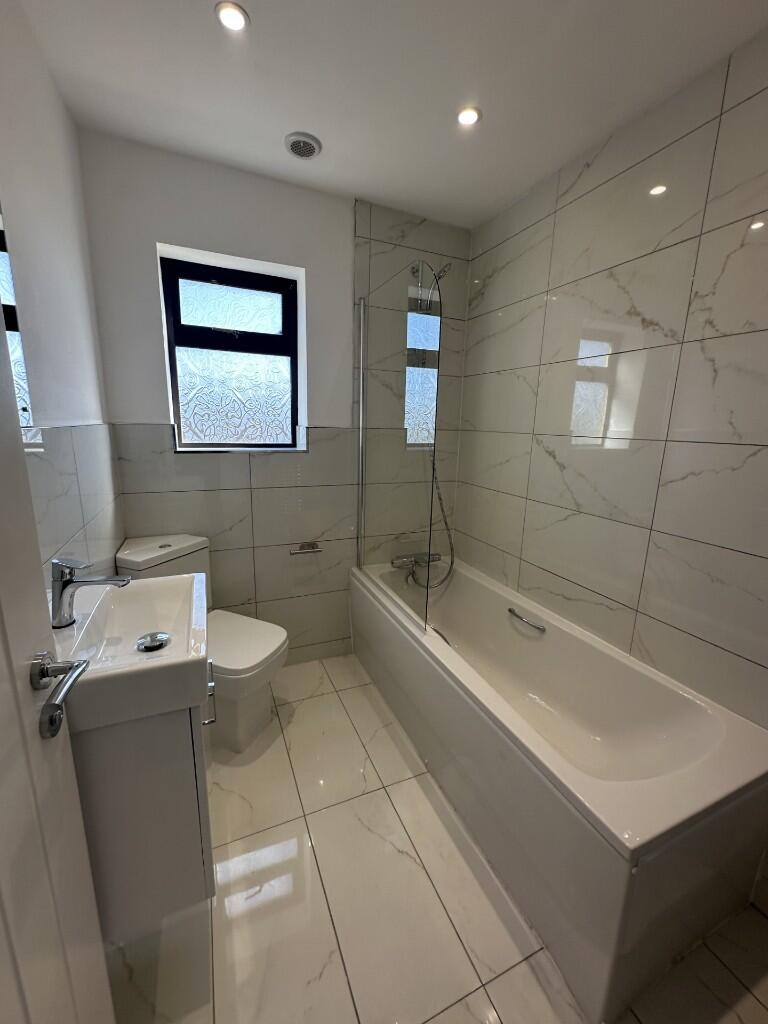 Family Bathroom 