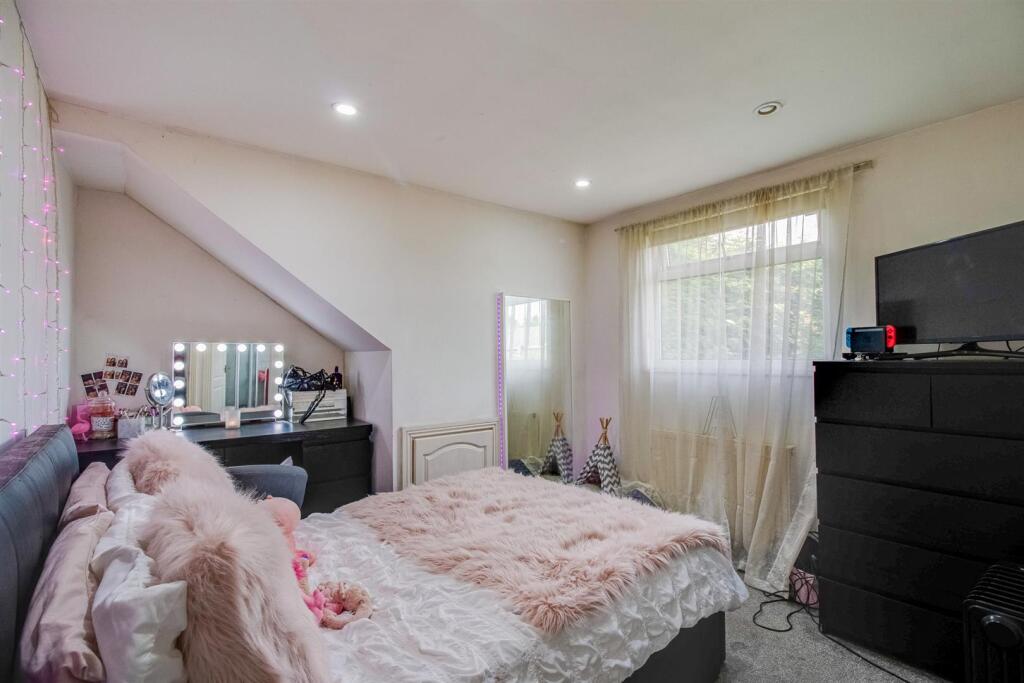 DRESSING ROOM
