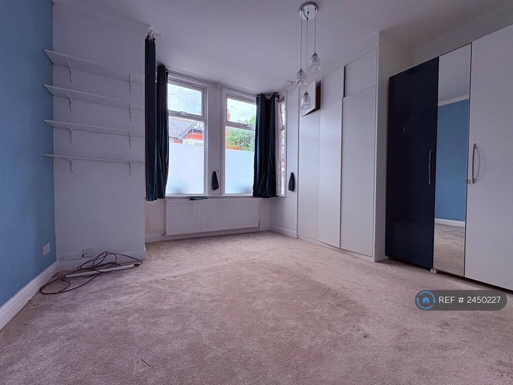 Large Double Bedroom, Built In Storage &amp; En-Suite