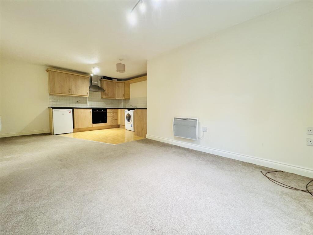Golden Cup, Quinton Road West