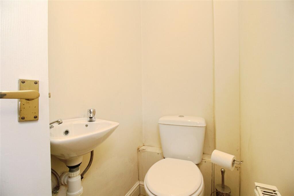 Cloakroom/Wc