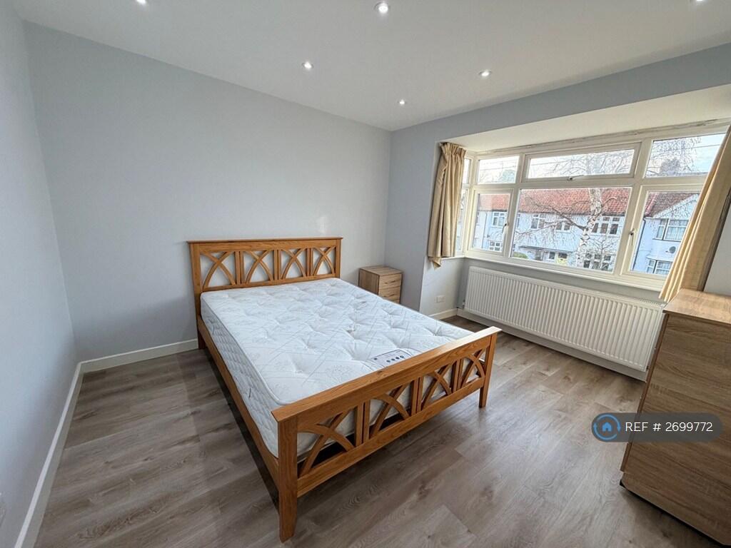Living Room/Bedroom