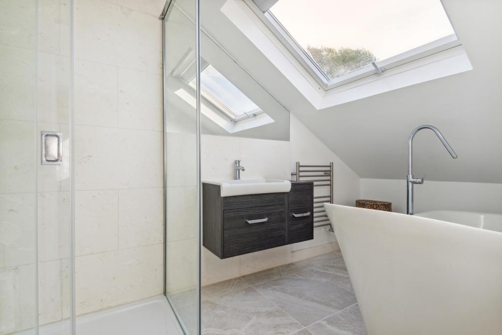 Master Bedroom En-Suite