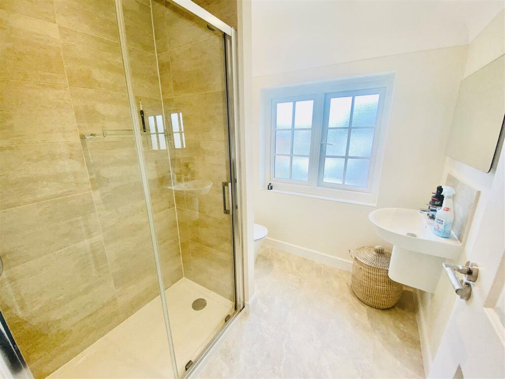ENSUITE SHOWER ROOM