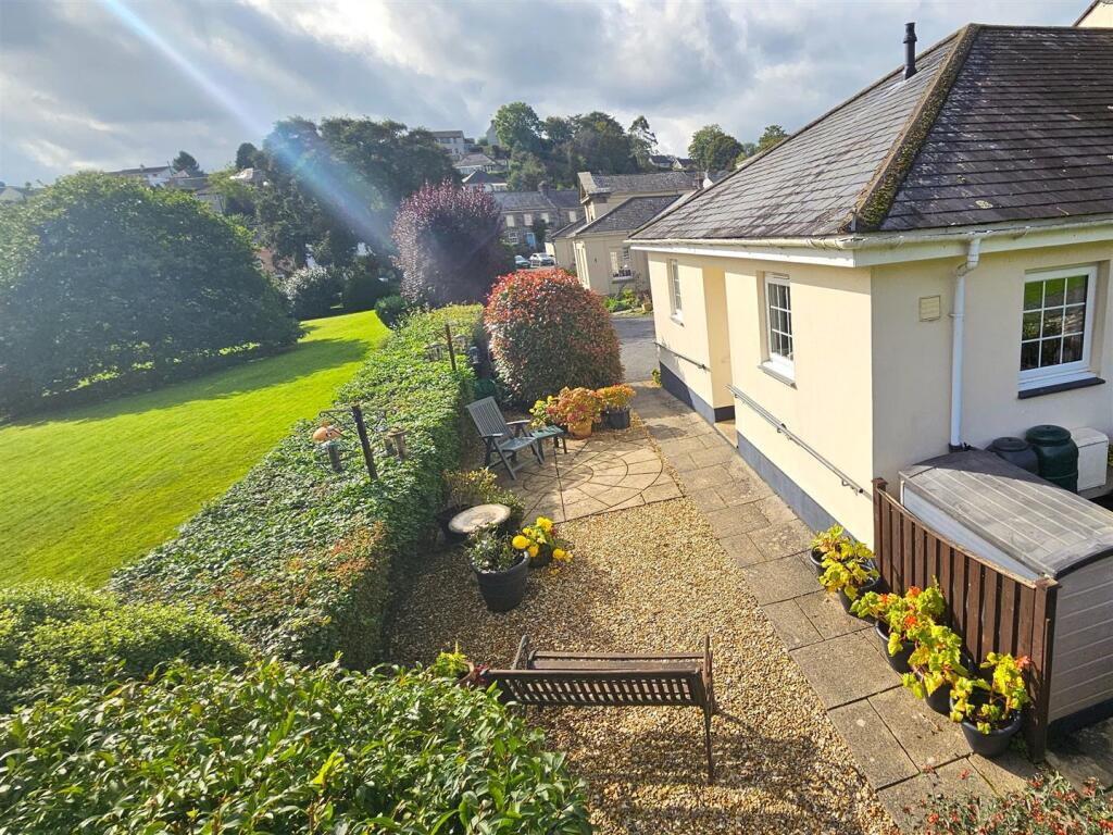 Further Courtyard Communal Garden.jpg