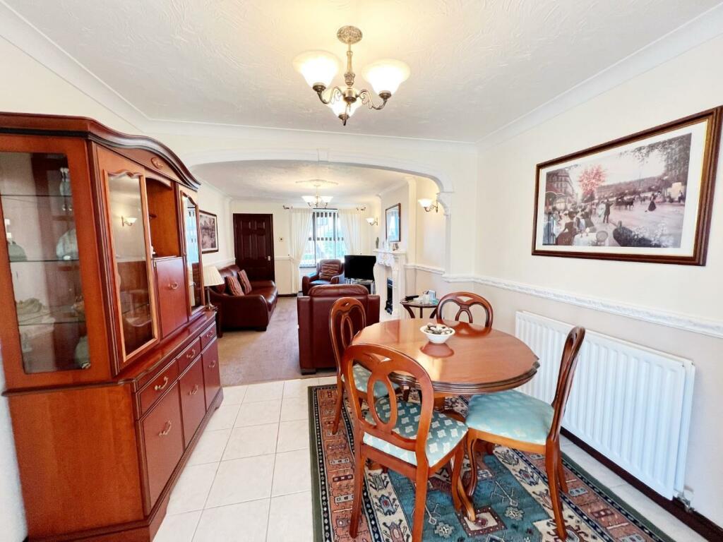 Dining Room pic 5.jpg