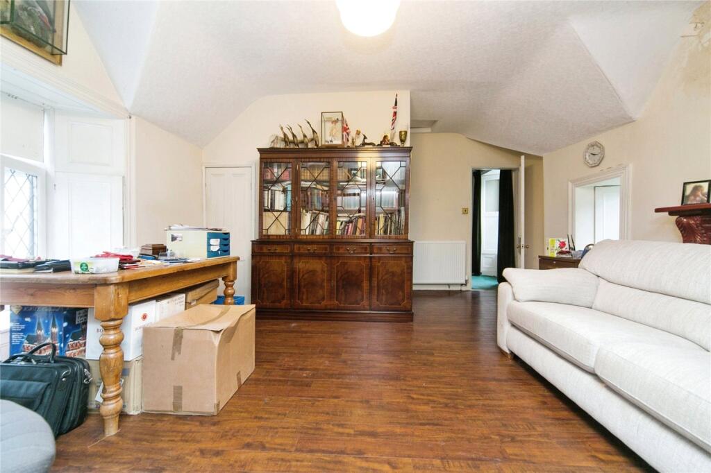 Fron Ganol Reception