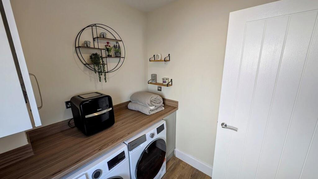 10 Pennington Road utility room.jpg