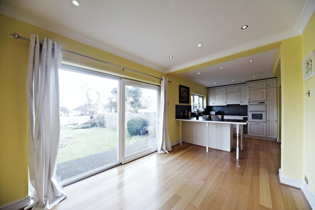 Kitchen/ Dining