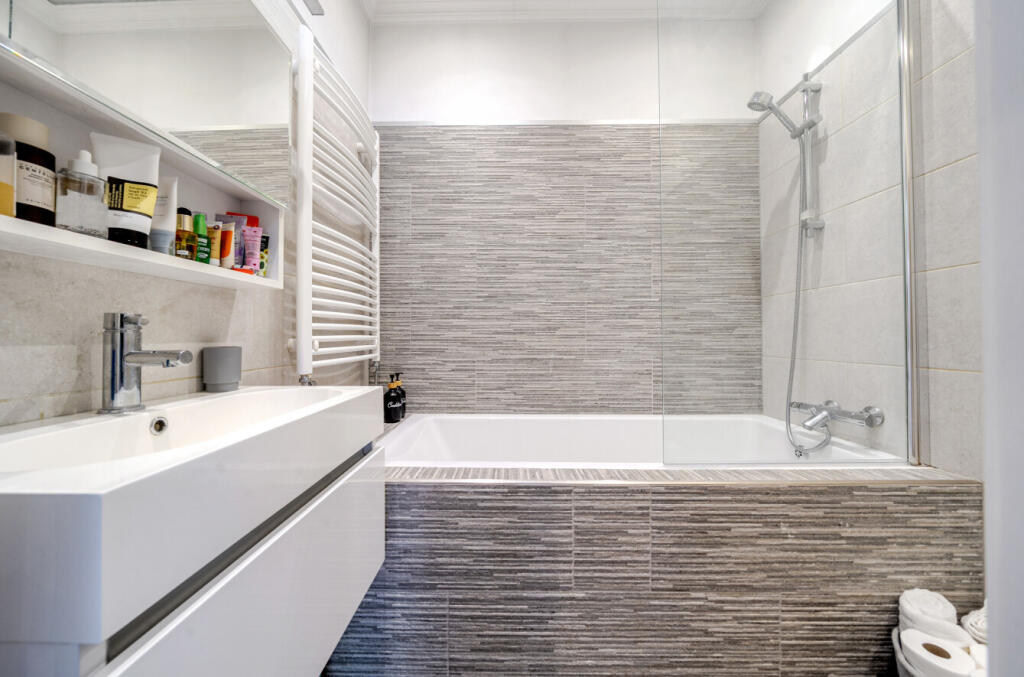 1361944-6-68dbe09...