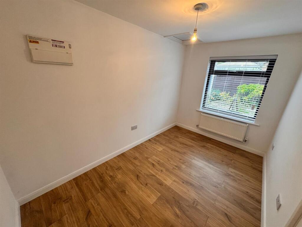 WhatsApp Image 2025-10-20 at 10.03.32_6fe9592b.jpg