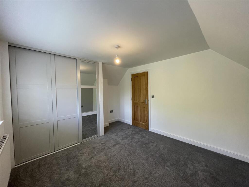 2 Manor Cottages - Bedroom 1 (1).JPG